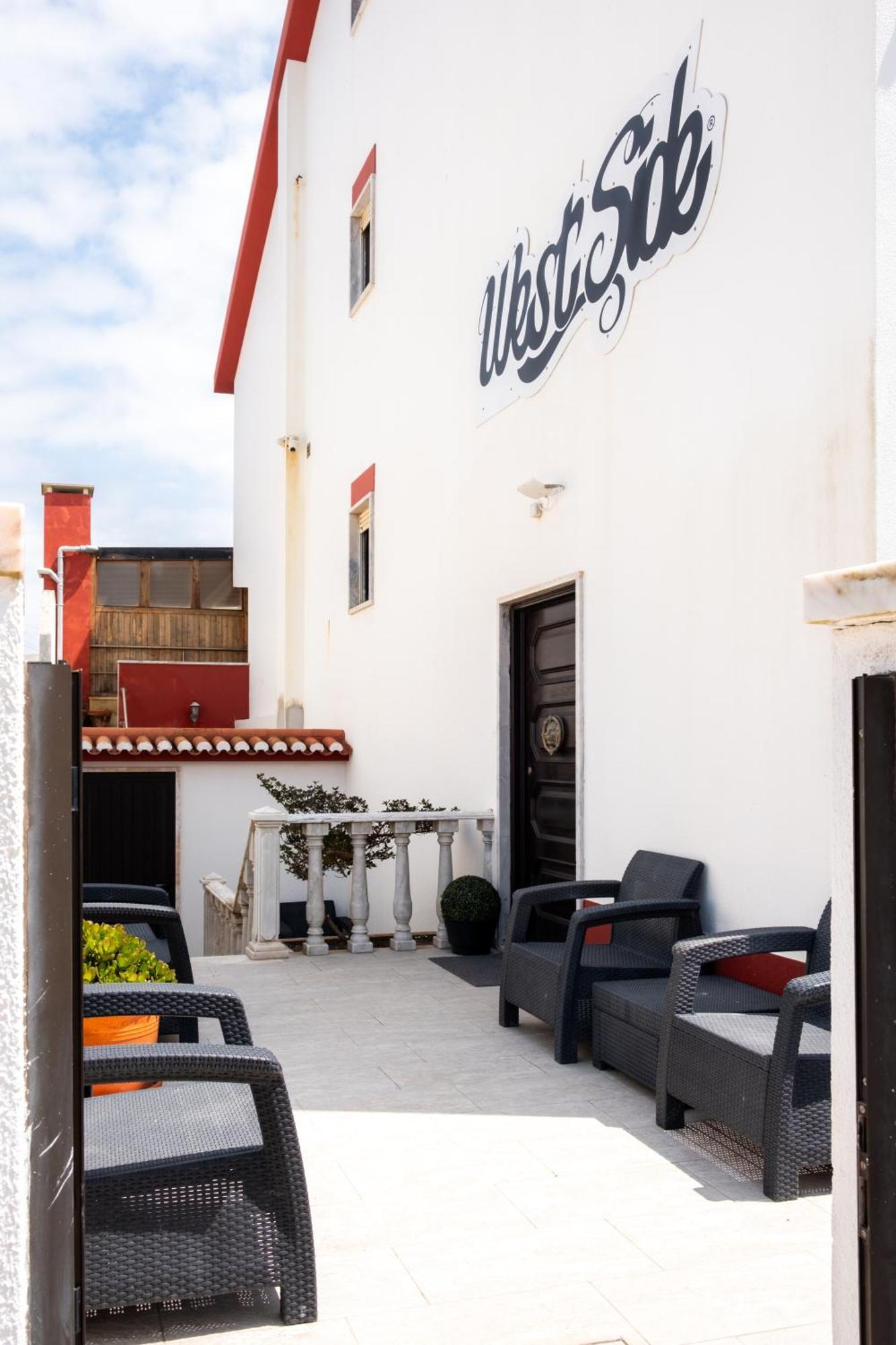 West Side Guesthouse Peniche Dış mekan fotoğraf
