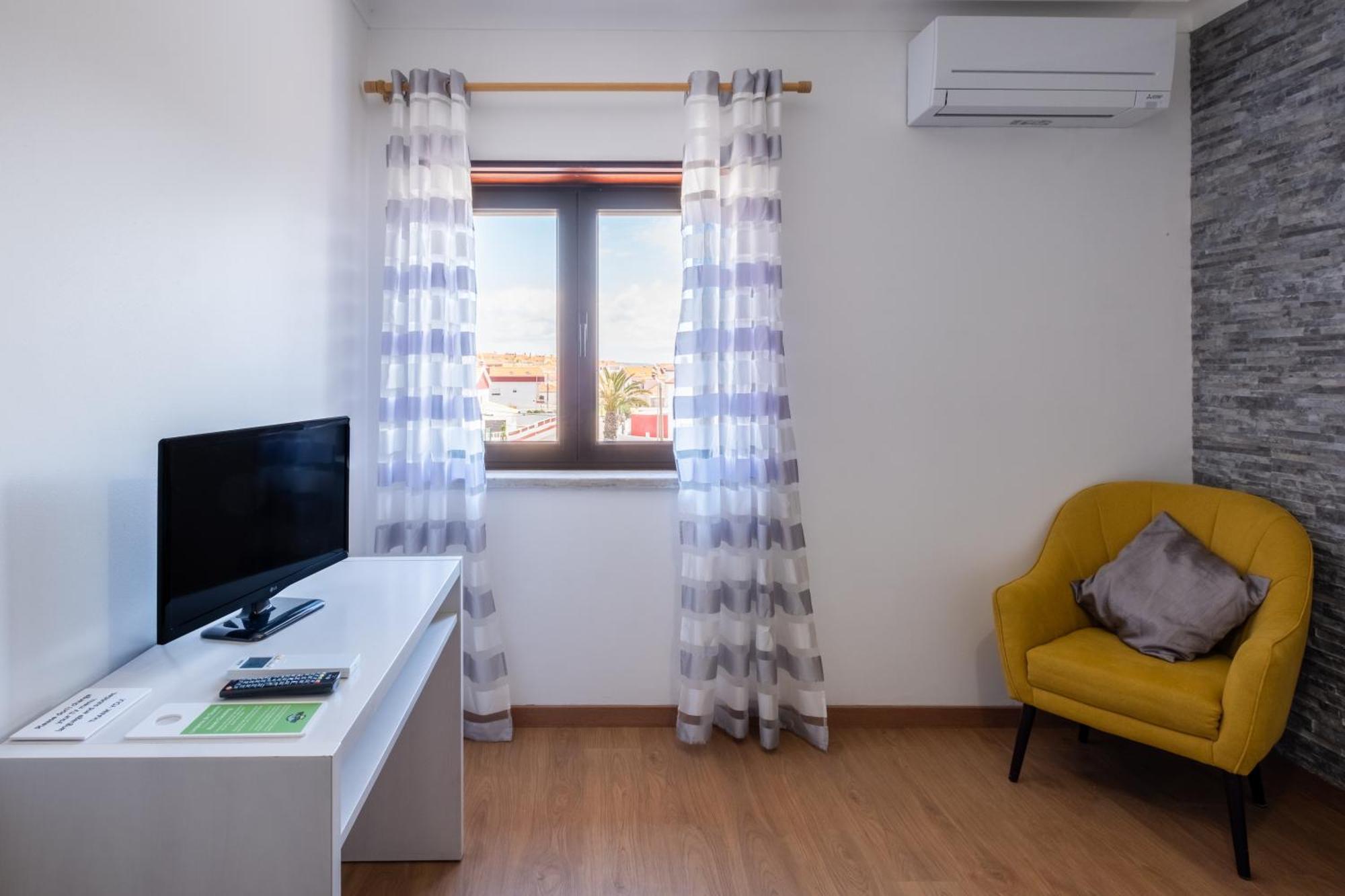 West Side Guesthouse Peniche Dış mekan fotoğraf