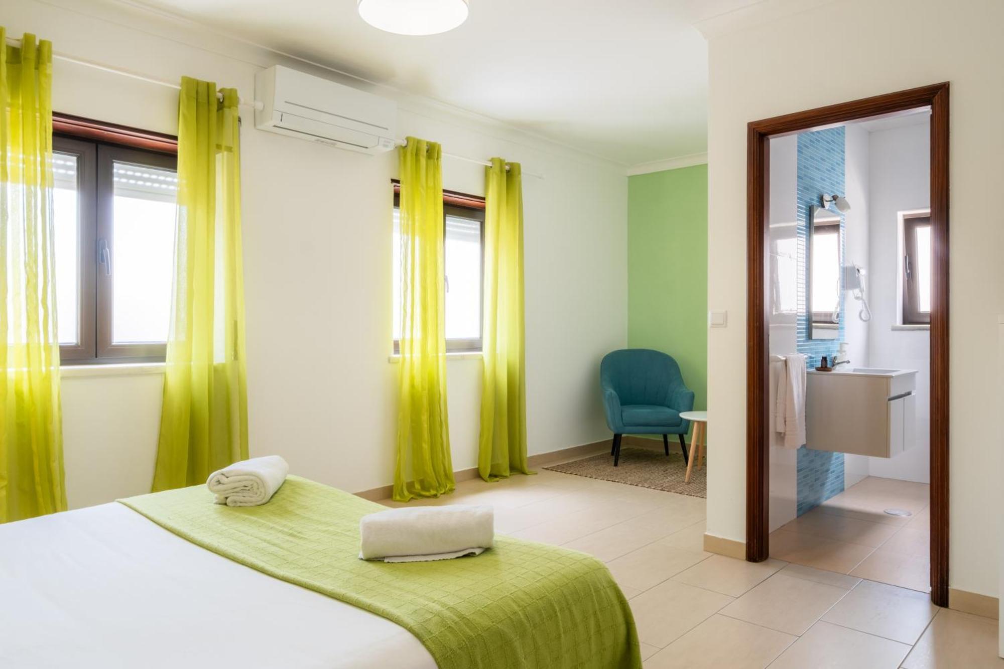 West Side Guesthouse Peniche Dış mekan fotoğraf